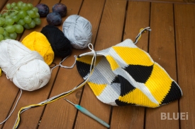 geometrical tapestry crochet clutch bag